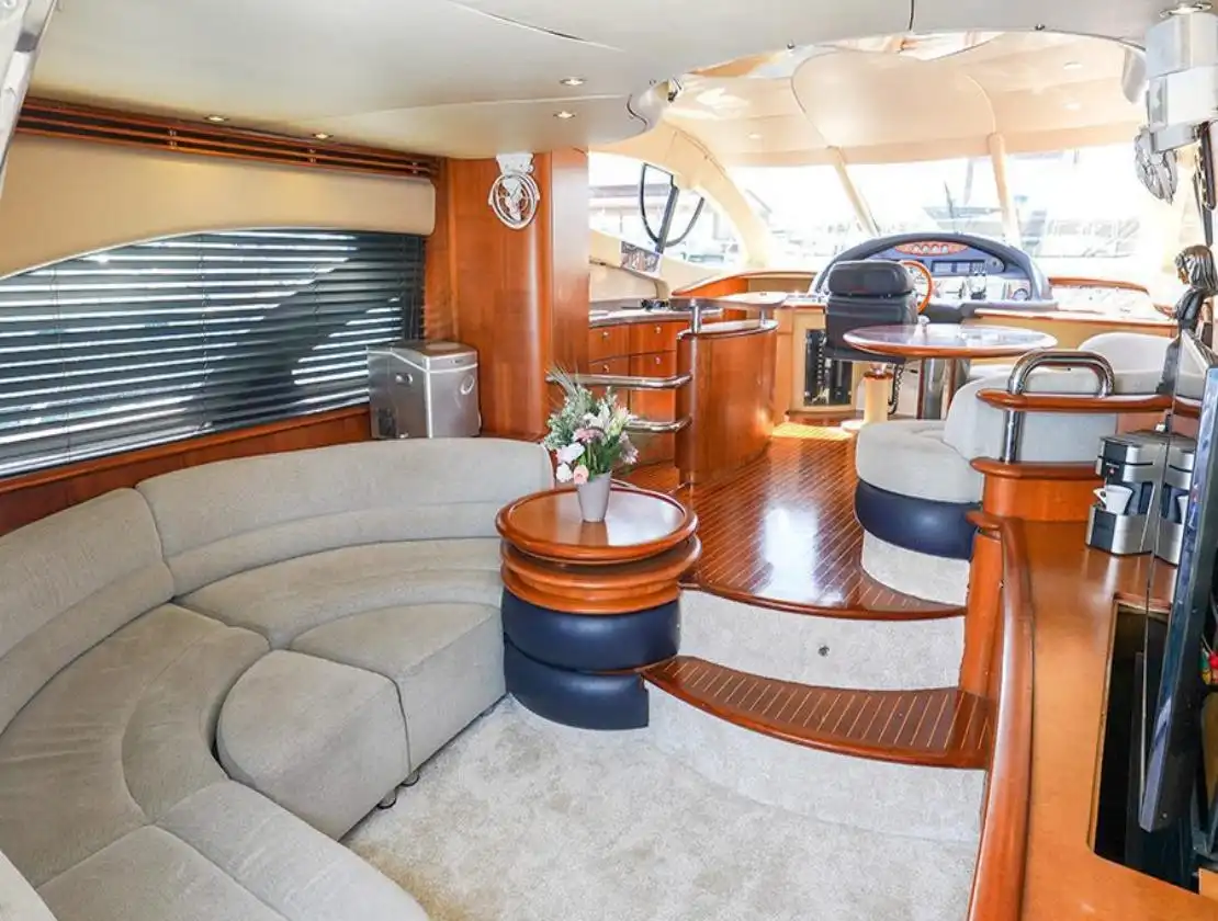 Antalya Yat Kiralama 19m Azimut 55 Fly